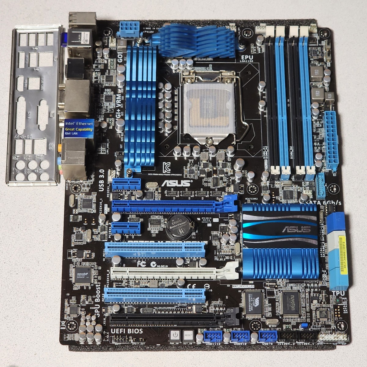 ASUS P8Z68-V PRO/GEN3 IOパネル付属 LGA1155 ATXマザーボード 第2・3世代CPU対応 最新Bios 動作確認済 PCパーツ_画像1