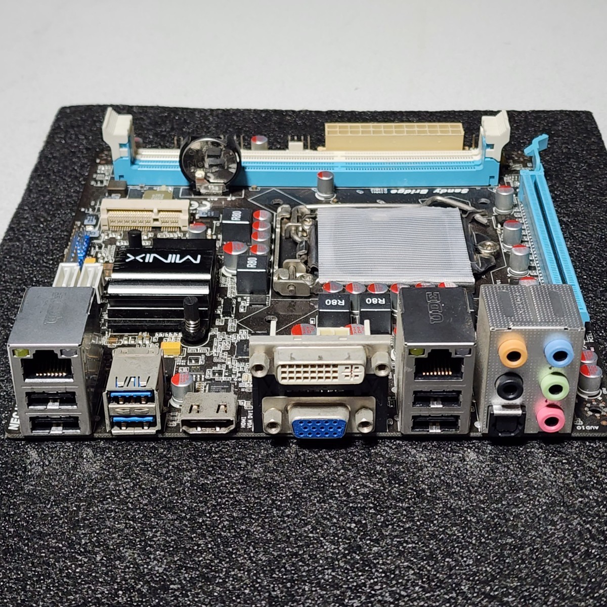 MINIX H61M-USB3 IOパネル付属 LGA1155 Mini-ITXマザーボード 第2・3世代CPU対応 Bios 動作確認済 PCパーツ_画像2