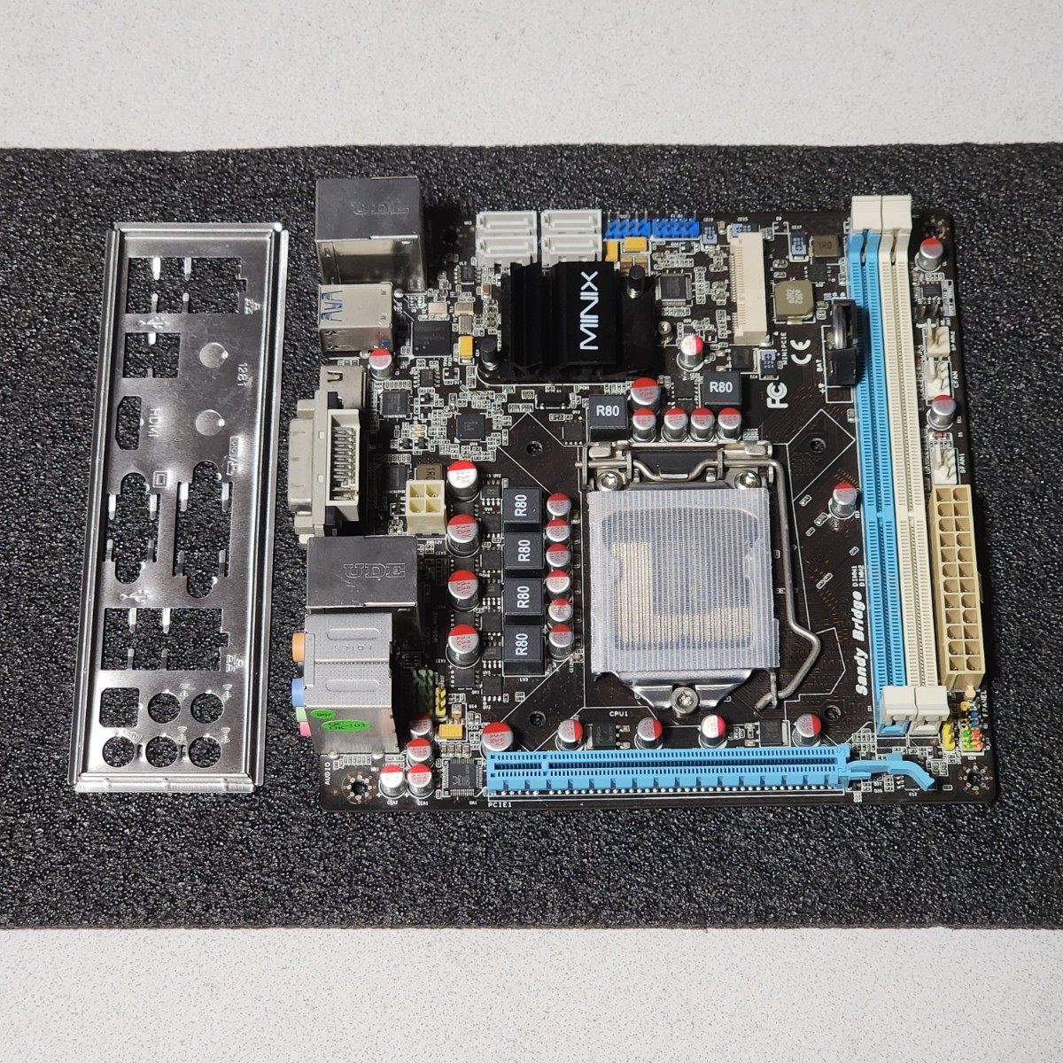 MINIX H61M-USB3 IOパネル付属 LGA1155 Mini-ITXマザーボード 第2・3世代CPU対応 Bios 動作確認済 PCパーツ_画像1