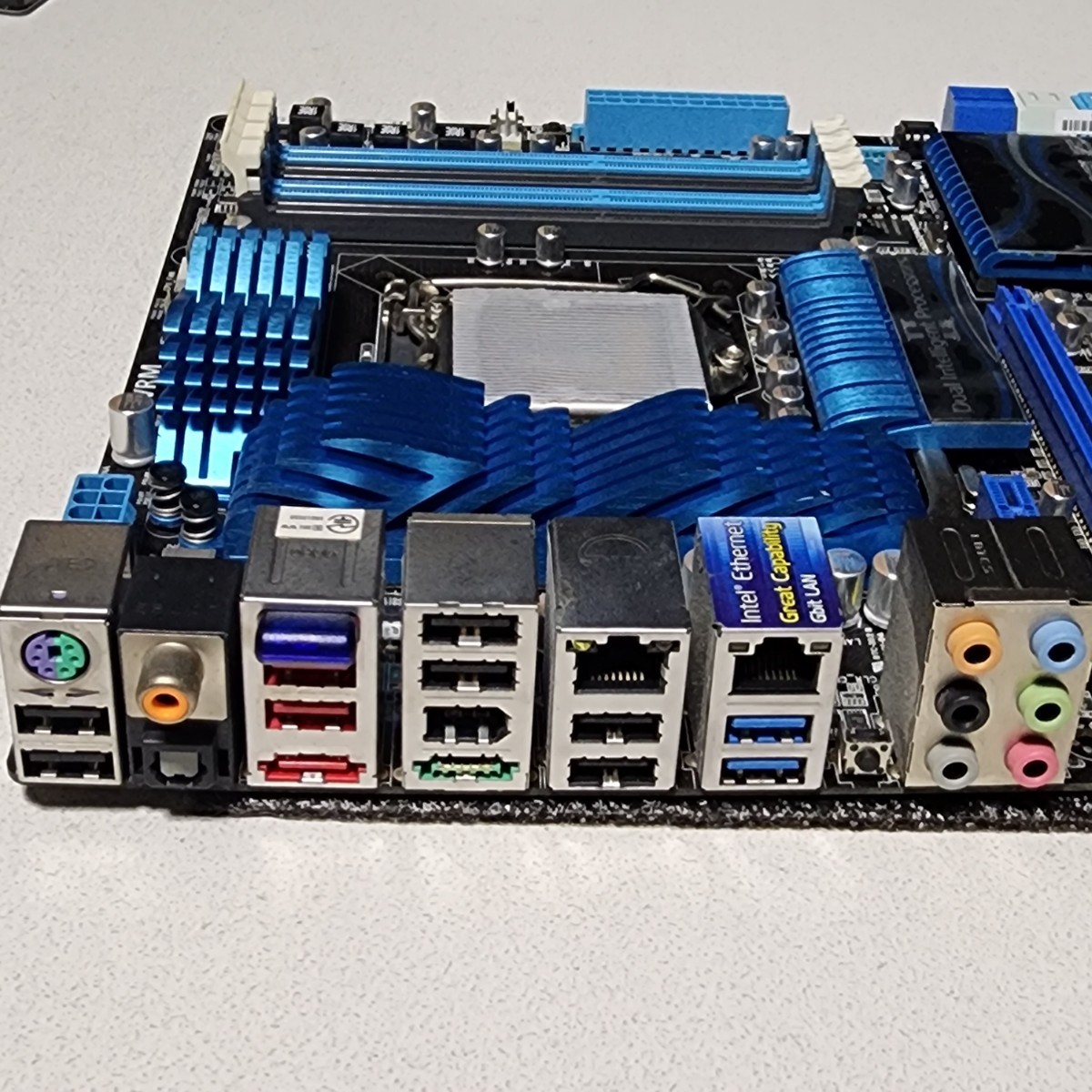 ASUS P8P67 DELUXE LGA1155 ATXマザーボード 第2・3世代CPU対応 最新Bios 動作確認済 PCパーツ_画像3