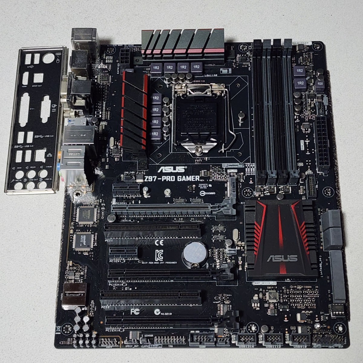 ASUS Z97-PRO GAMER IOパネル付属 LGA1150 ATXマザーボード 第4・5世代CPU対応 最新Bios 動作確認済 PCパーツ