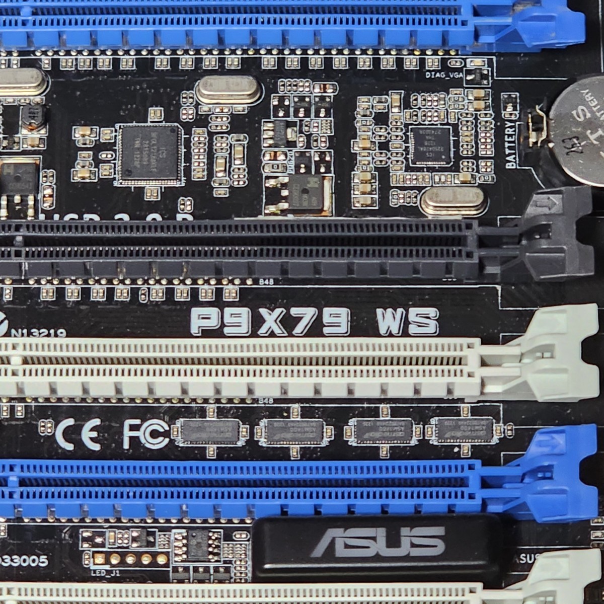 ASUS P9X79 WS LGA2011 ATXマザーボード 最新Bios 動作確認済 PCパーツ_画像2