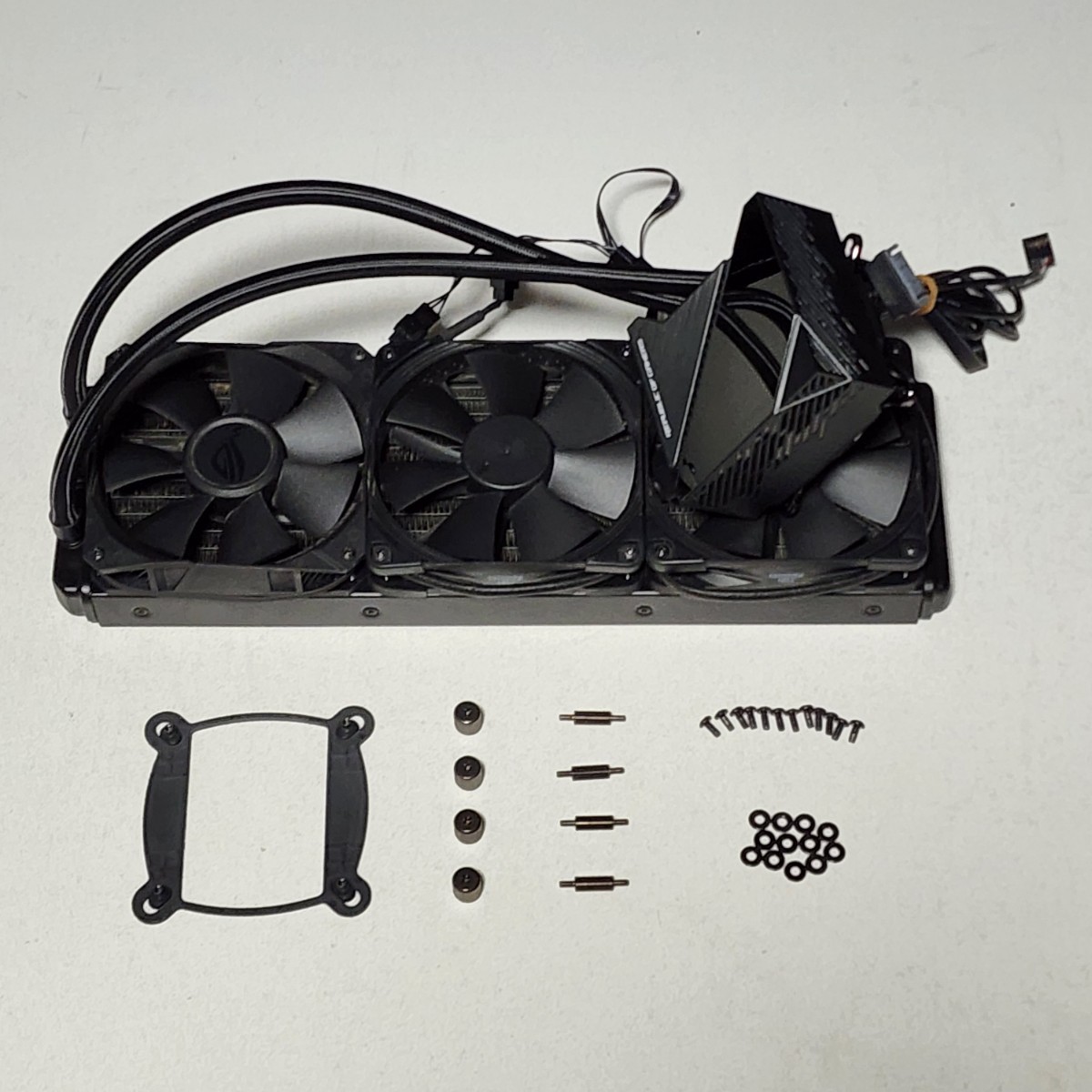ASUS ROG RYUJIN360 360mm簡易水冷型CPUクーラー LGA115X ASUS ROG RYUJIN360 360mm簡易水冷型CPUクーラー LGA115X