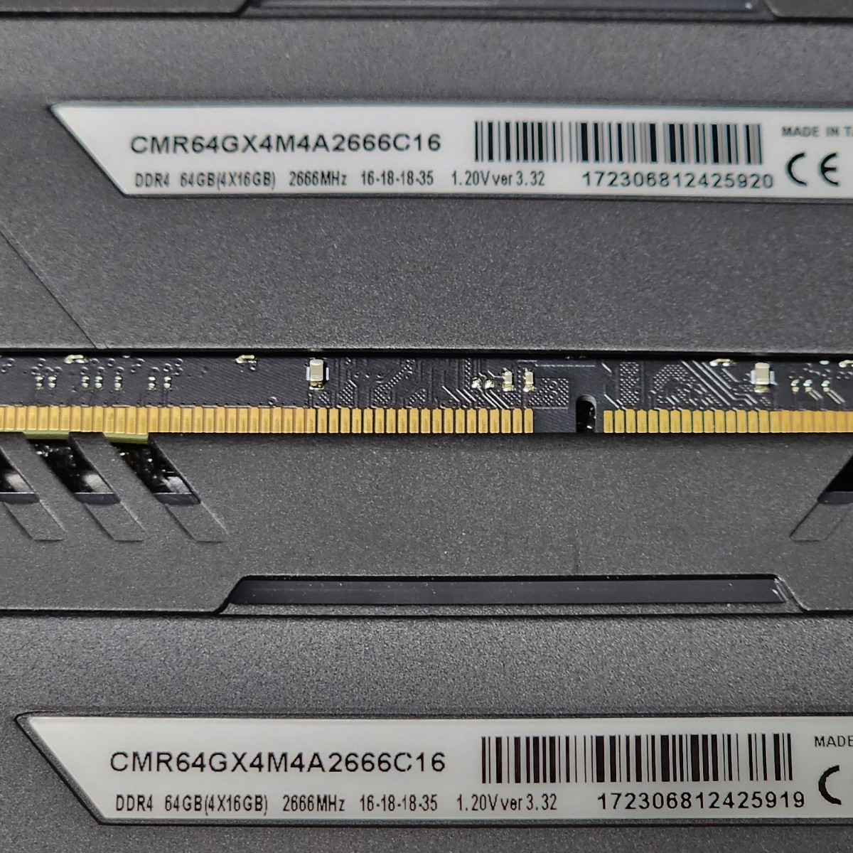 CORSAIR VENGEANCE RGB DDR4-2666MHz 64GB (16GB×4枚キット) CMR64GX4M4A2666C16 動作確認済み デスクトップ用 PCメモリ _画像3