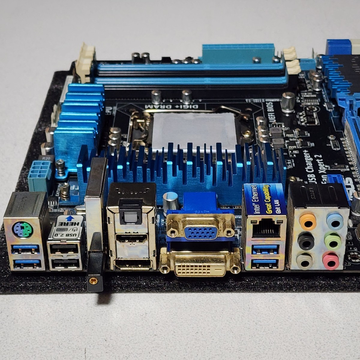 ASUS P8Z77-V IOパネル付属 LGA1155 ATXマザーボード 第2・3世代CPU対応 最新Bios 動作確認済 PCパーツ_画像3