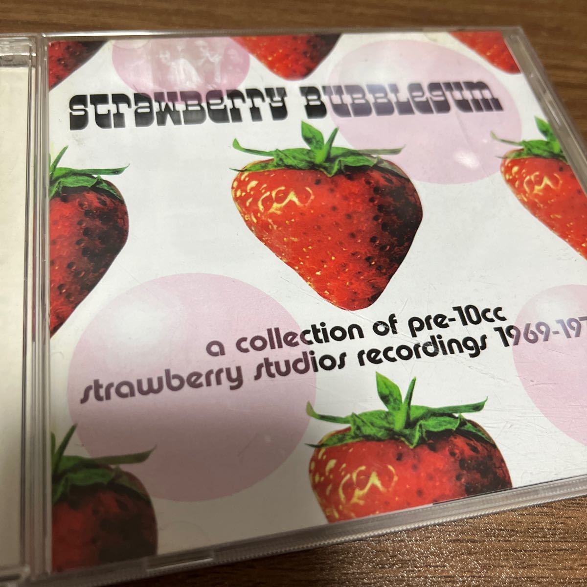 送料無料　廃盤　Strawberry Bubblegum a collect of pre-10cc strawberry studios recording1969-1972_画像1