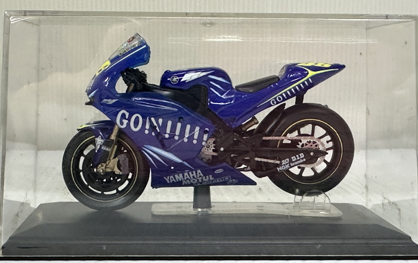  Tamiya YAMAHA YZ-R 1/22 2004 WORLD CHAMPION V.Rossi COLLECTOR*S CLUB* мотоцикл модель z подлинная вещь Vintage новый товар нераспечатанный товар 