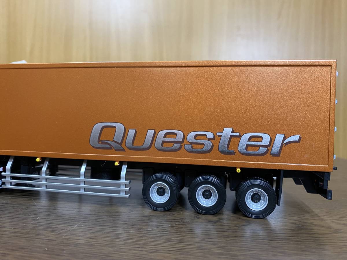 35)) 京商 UDトラックス特注 1/50 UD TRUCKS Quester 6x4T (Semi-Tractor) オレンジメタリック トレーラー ミニカー_画像6