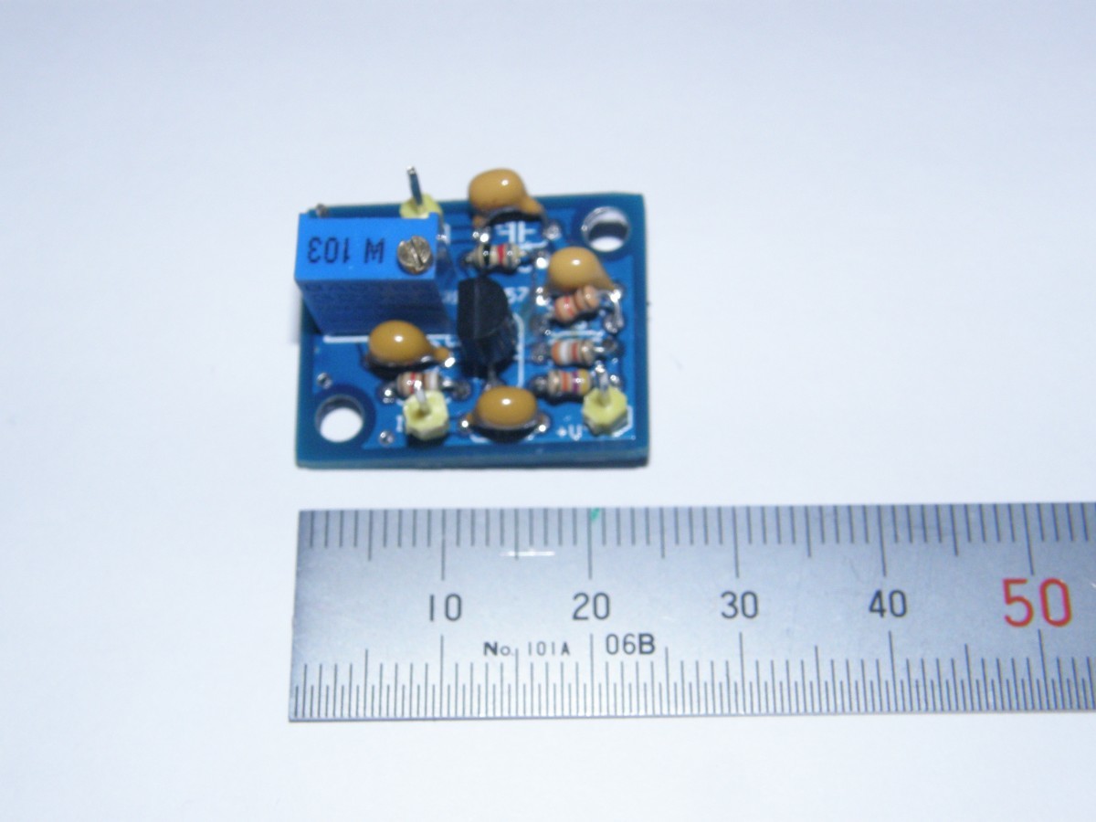 マイクプリアンプ 自作 キット : 　2sc1815 増幅回路　 組み込み用小型基板。 RK-157キット。パーソナル無線　NASA　CB無線_サイズ確認