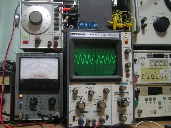 　AF バンドパスフィルタ基板　：自作受信機用。 DC機の混信対策に。 RK-64。_フラットな周波数
