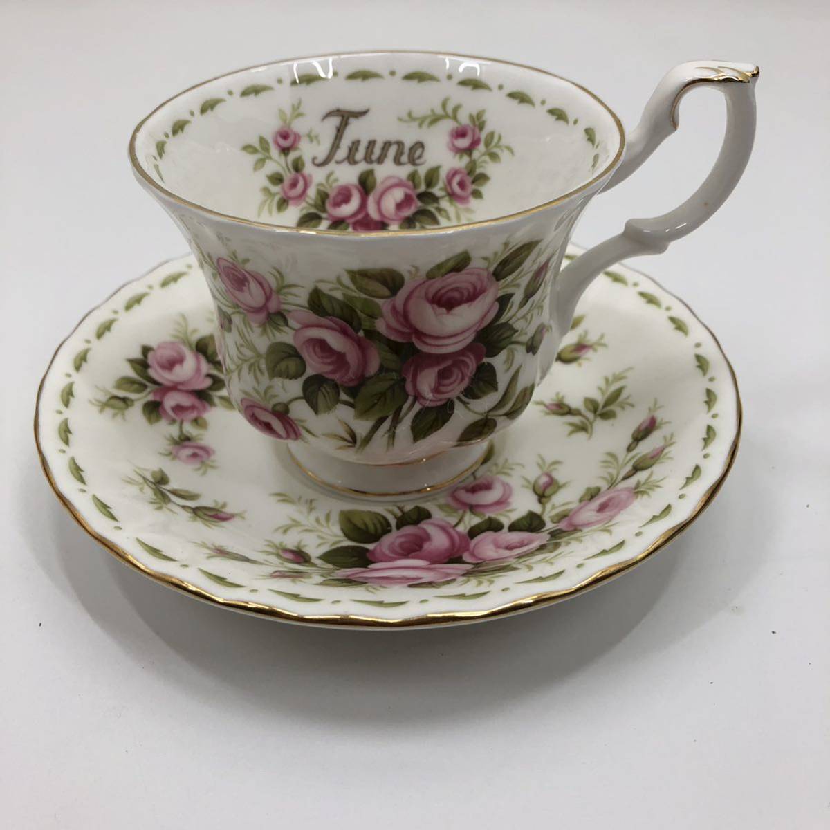 I ☆美品☆ ROYAL ALBERT ロイヤル アルバート Flower of the Month JUNE ROSES ローズ カップ ソーサー 洋食器 簡易清掃済み_画像1