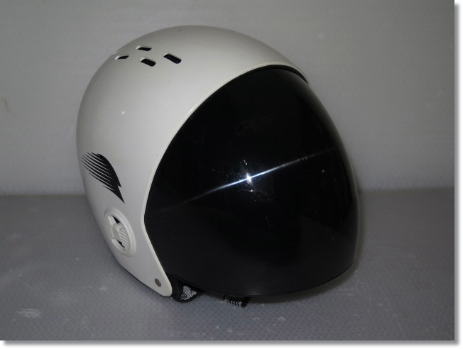 ◆GATH ガス　サーフィン・ウィンドサーフィンヘルメット バイザー付き　サイズ：デラックスラージ（59〜61.5cm）ホワイト×ブラック◆_画像3