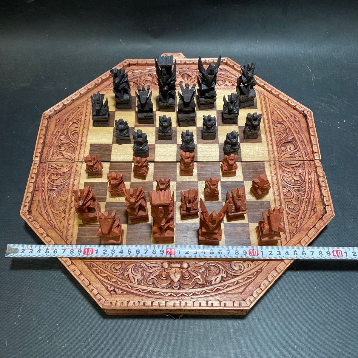 N 2763　[ 木製 チェス　2セット まとめて！！]　チェス駒 チェス盤 木彫り 折りたたみ式 アンティーク 卓上 ゲーム 保管品 欠品有 _画像5
