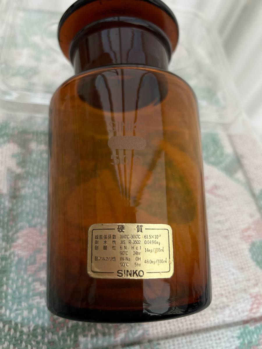 格安　硬質硝子製　共通摺合せ広口試薬瓶　茶褐色　500ｍｌ　SINKO　実験器具　 保存容器　1個入　1箱 　未使用_画像3