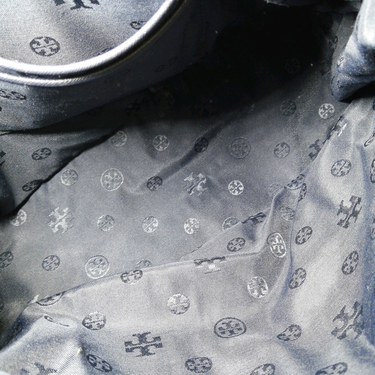 K Φ【商品ランク:B】 トリーバーチ TORY BURCH ロゴデザイン 一部 レザー セミショルダー 肩掛け トートバッグ 婦人鞄 ネイビー 紺系_画像9