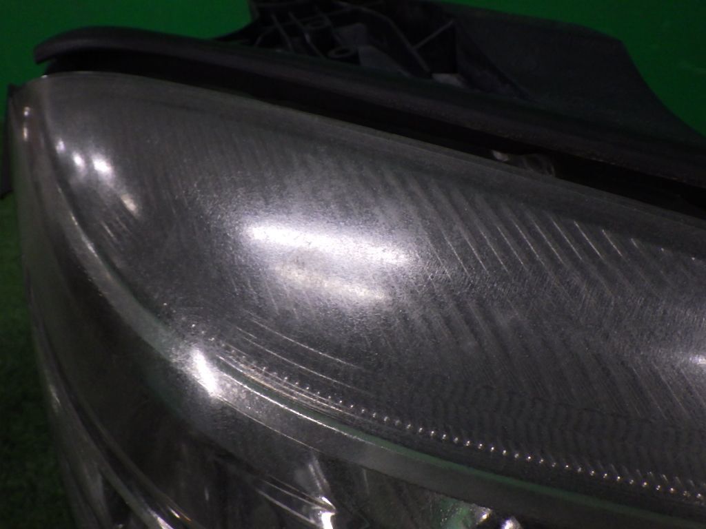 ベンツC200ワゴン[W204前期]ヘッドライト(HID右ライト)ヘッドランプ バラスト付 キセノン A2048209261_画像2