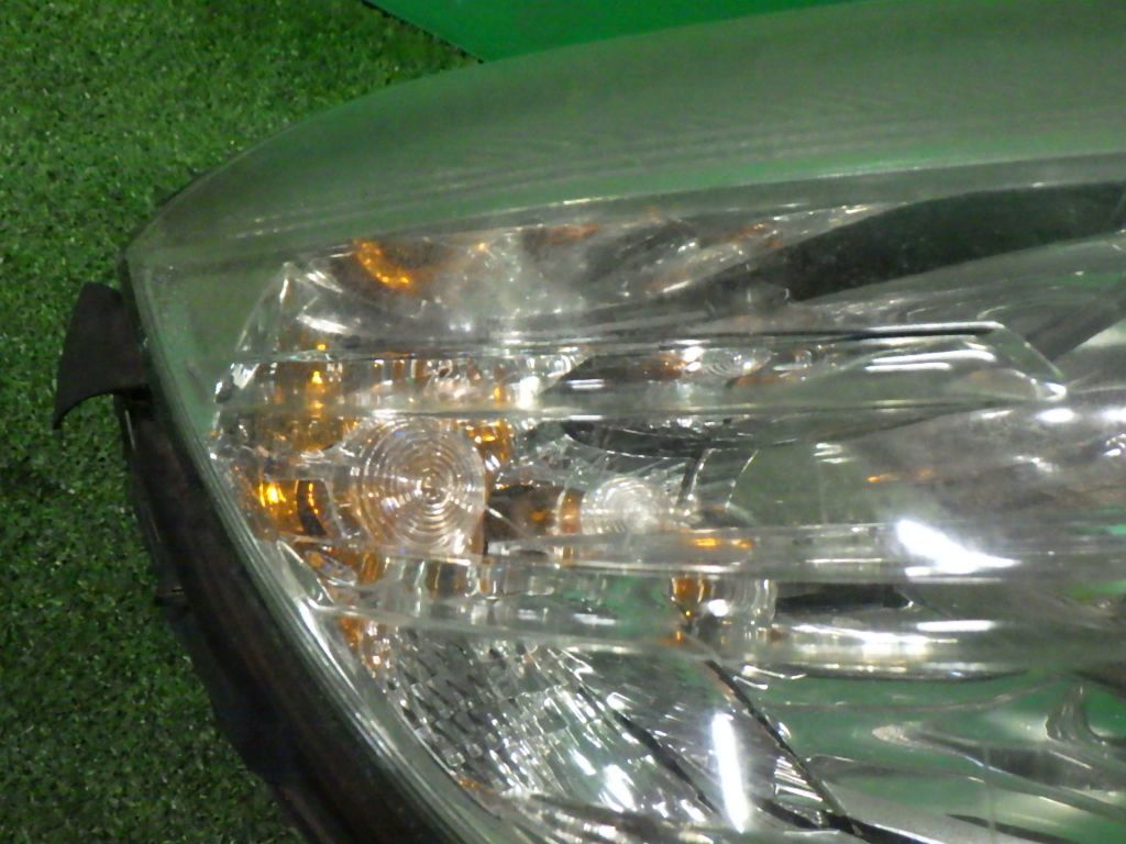 ベンツC200ワゴン[W204前期]ヘッドライト(HID右ライト)ヘッドランプ バラスト付 キセノン A2048209261_画像3
