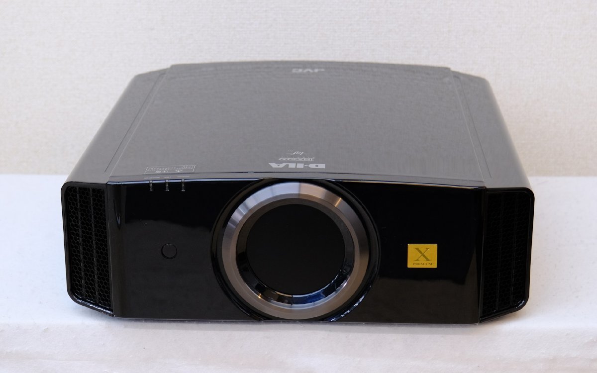 【再出品】◆ジャンク品◆『VICTOR（ビクター） JVC　DLA-X90R』D-ILA　HDMI入力故障・レッグ（脚）無し　アナログ入力はOK　部品取りで！_画像2