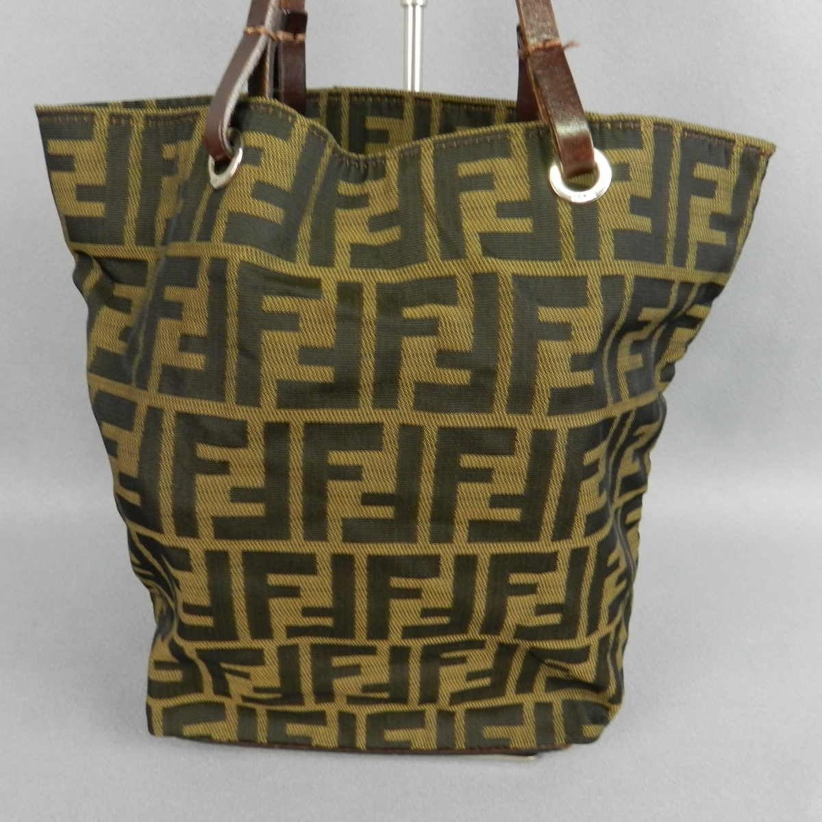 KG401★FENDI ズッカ　キャンバストート 226226598008★A_画像2