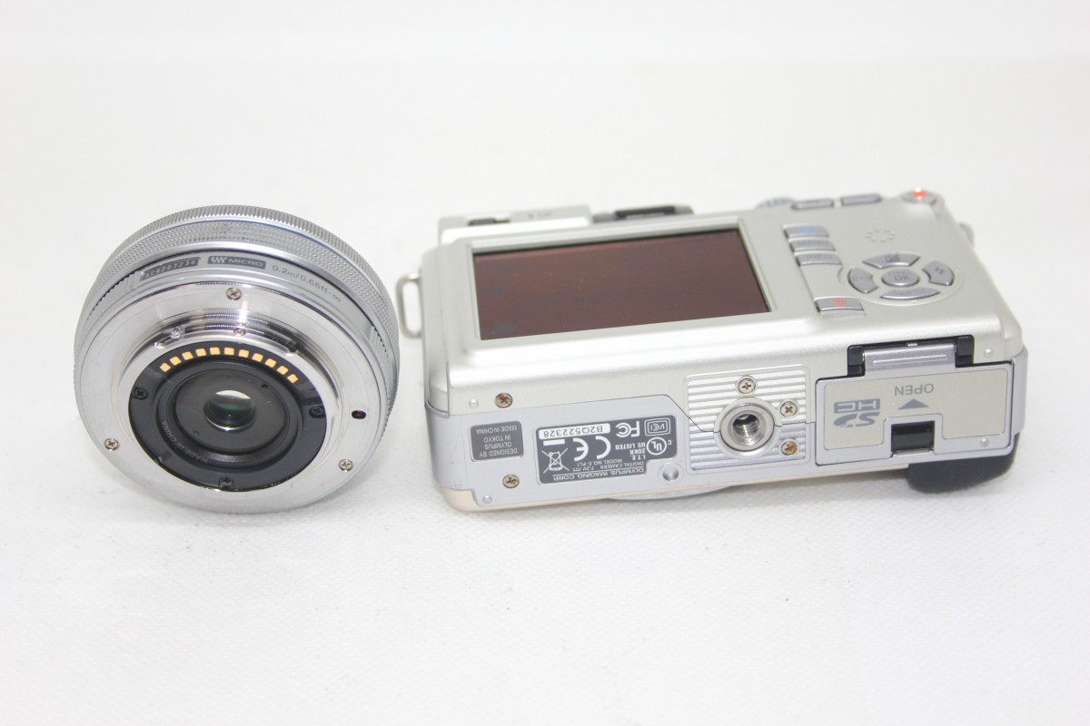 ミラーレスカメラ2点+レンズ2点まとめ売り】Nikon J1・Olympus ミラーレスカメラ2点+レンズ2点まとめ売り】Nikon J1・Olympus