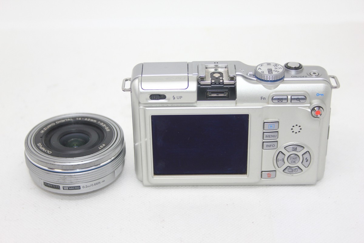 ミラーレスカメラ2点+レンズ2点まとめ売り】Nikon J1・Olympus ミラーレスカメラ2点+レンズ2点まとめ売り】Nikon J1・Olympus