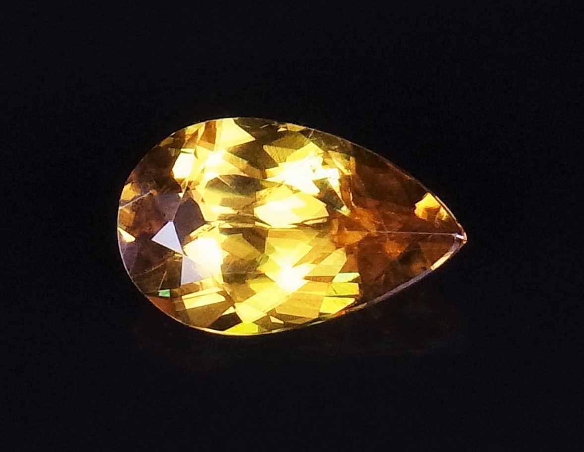 《Gem Force》好素材！ロシア産・スフェーン 0.98CT ルース_画像1