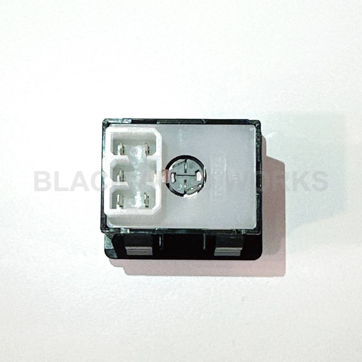 トヨタ純正品】ランクル 70 4WD スイッチ 12V 四駆 切替 トヨタ純正品】ランクル 70 4WD スイッチ 12V 四駆 切替