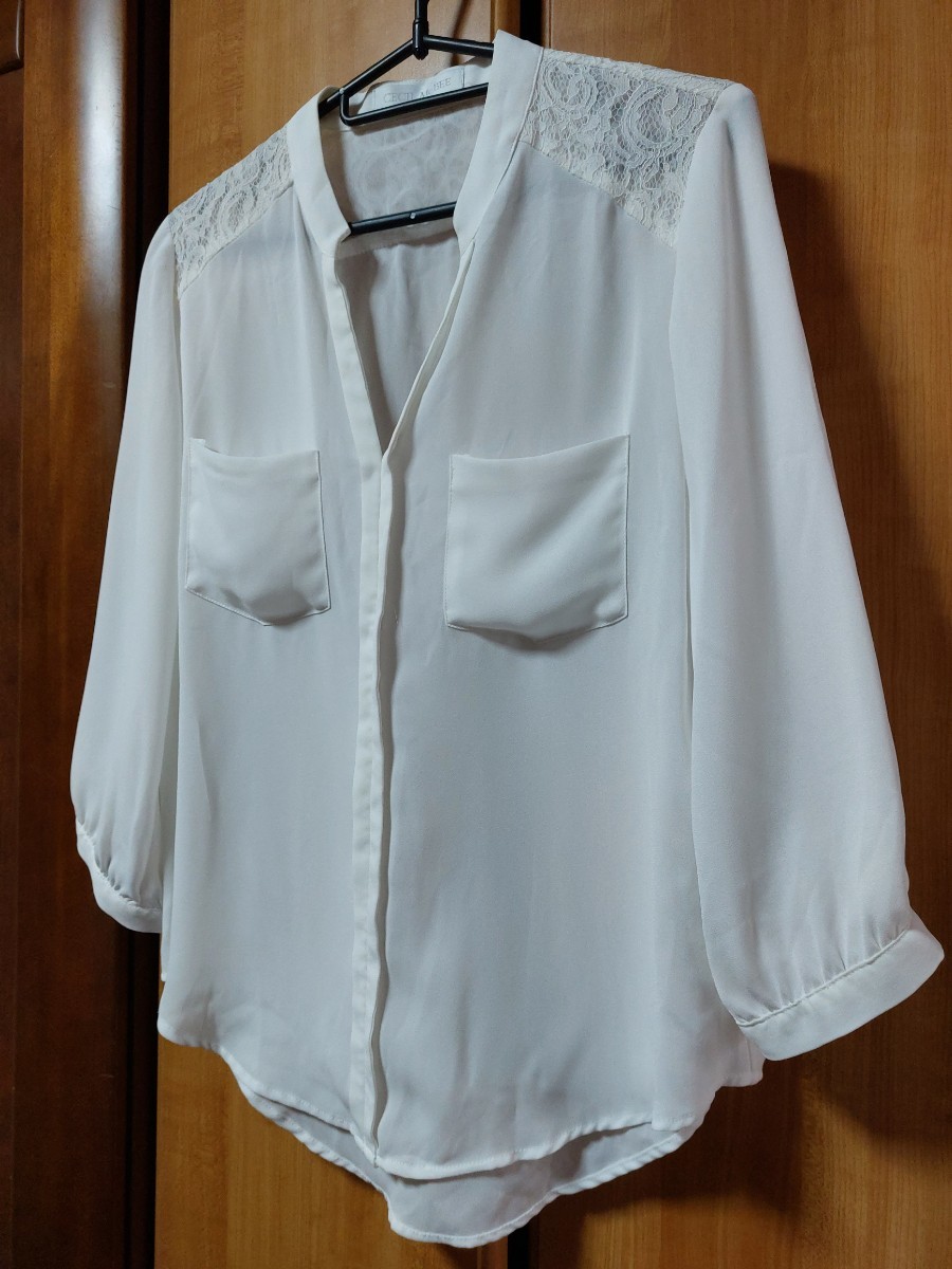  Cecil McBee *CECIL Mc BEE* white color blouse * shoulder part race design 