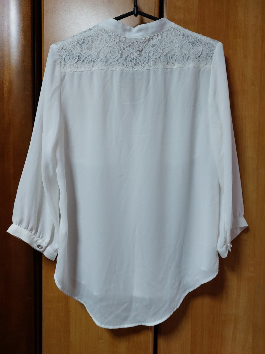  Cecil McBee *CECIL Mc BEE* white color blouse * shoulder part race design 