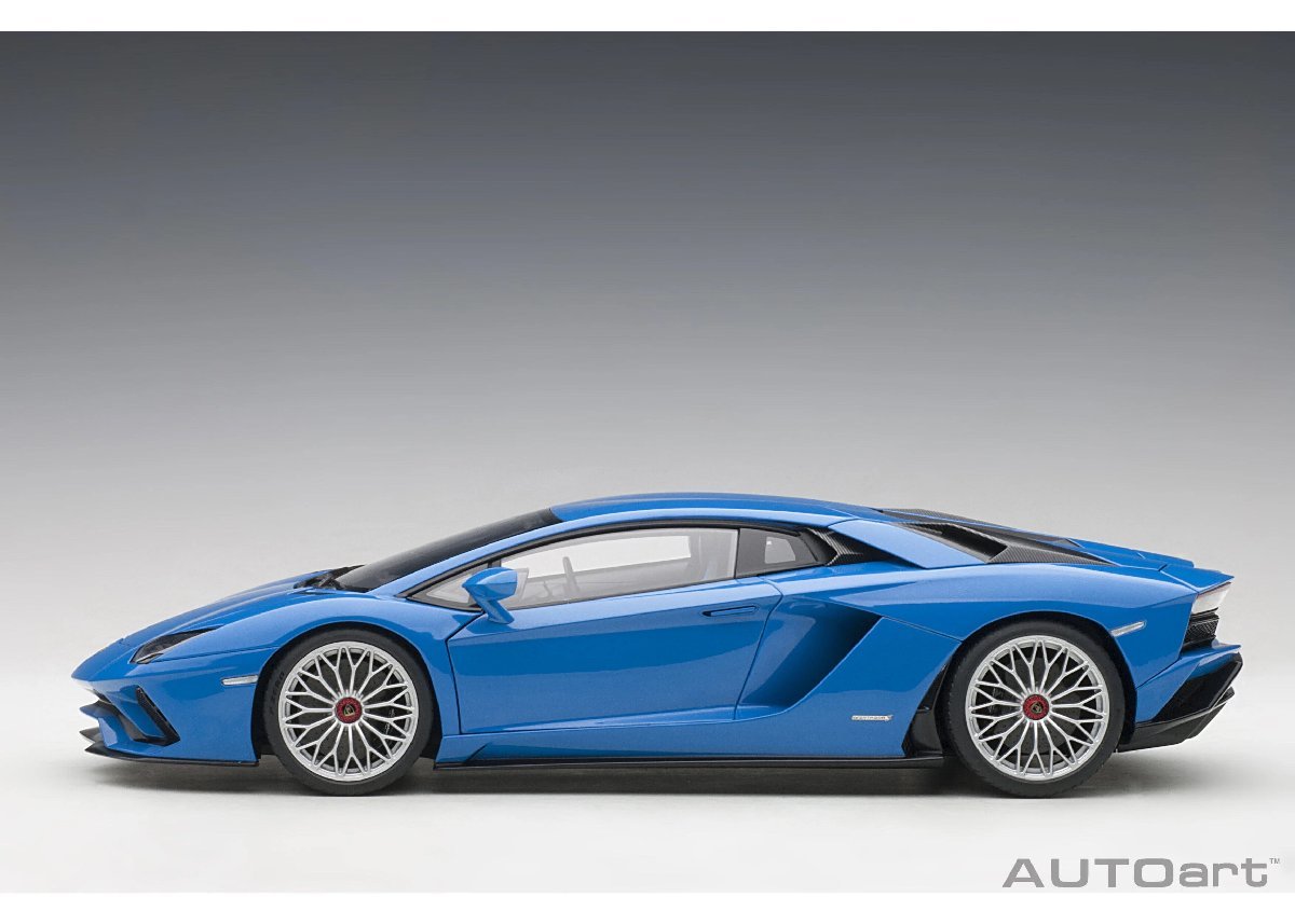 セール品　AUTOart 1/18 Lamborghini AVENTADOR S　ブルー　ランボルギーニ　アヴェンタドール_画像3