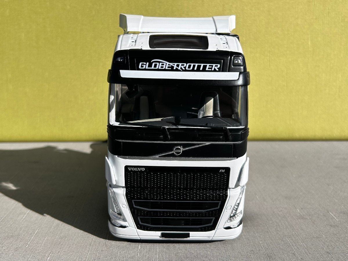 solido 1/24 Volvo FH16 Globetrotter XL 2022　ホワイト　ボルボ　トレーラーヘッド_画像3