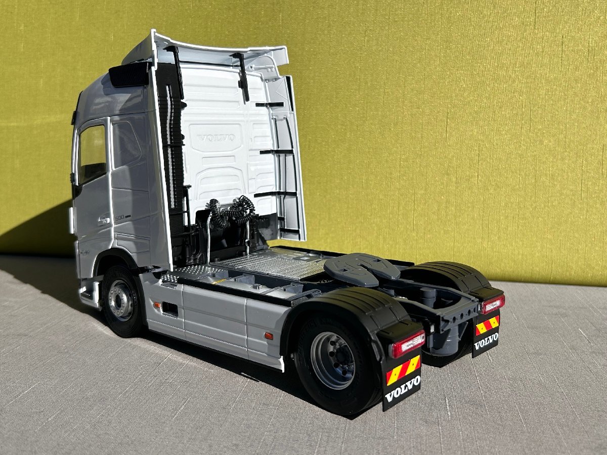 solido 1/24 Volvo FH16 Globetrotter XL 2022　ホワイト　ボルボ　トレーラーヘッド_画像2