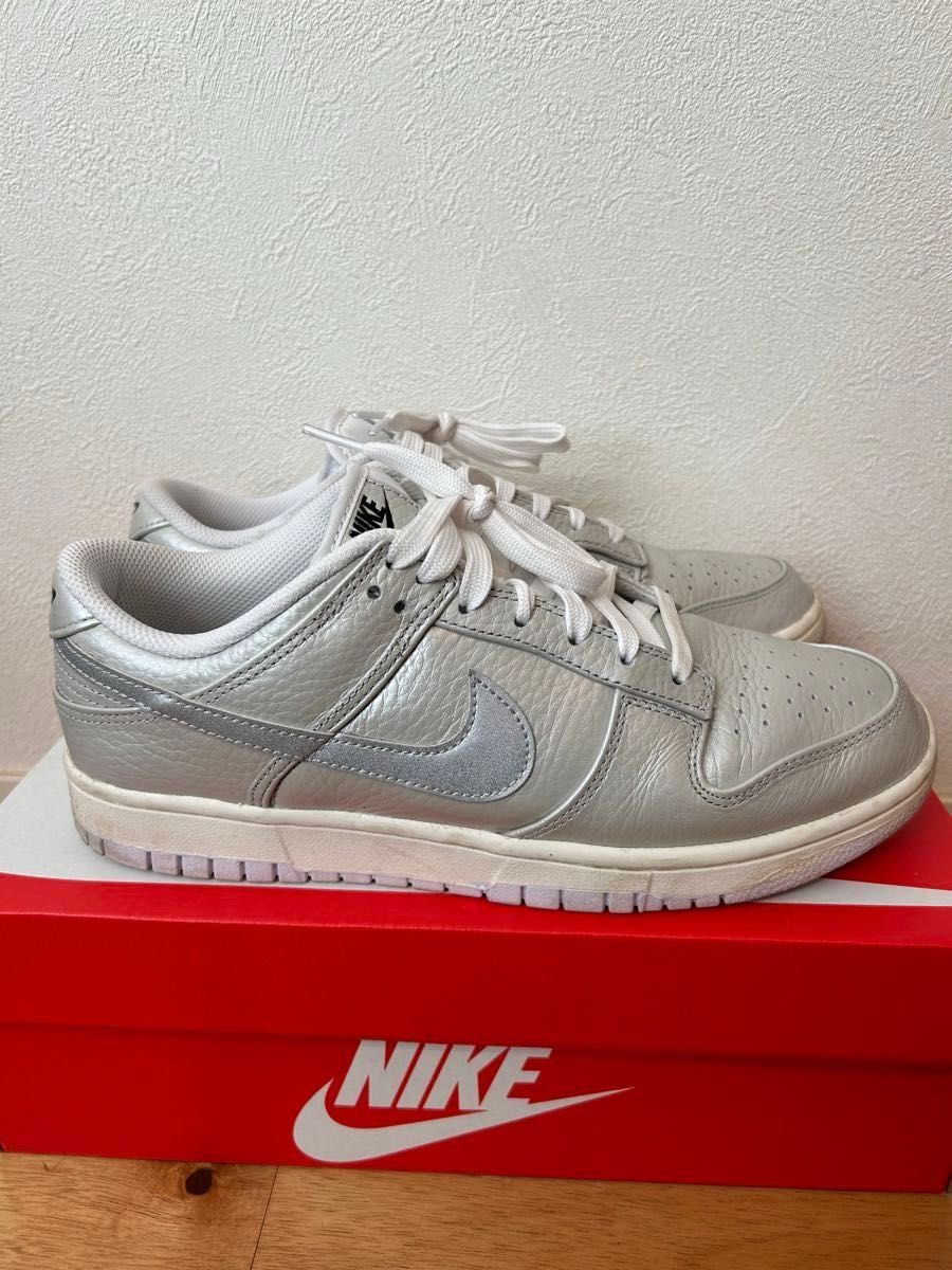 27cm NIKE Dunk Low SE メタリックシルバー