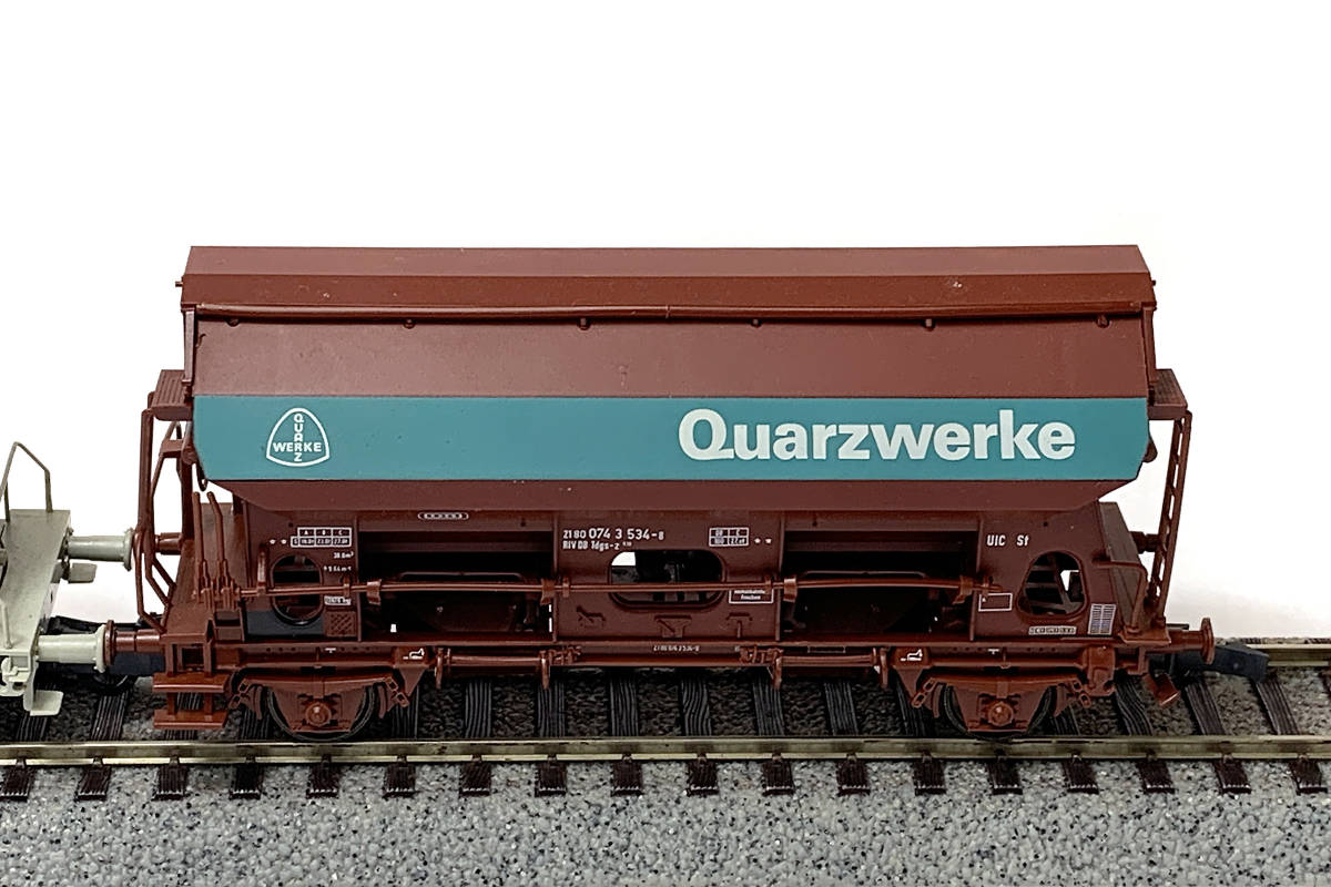 ROCO HO #44048 DB サイロ型ホッパー貨車２両/屋根開閉式ホッパ車 Quarawerke社 ３両セット_画像5