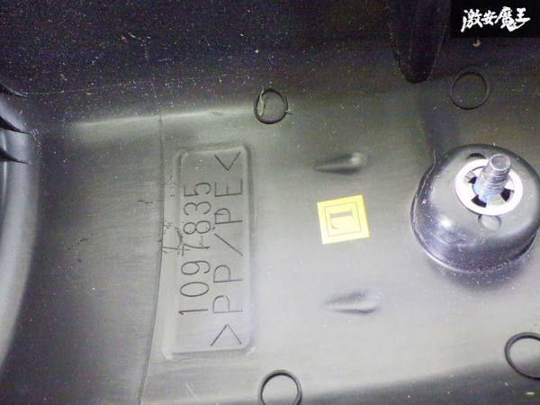 美品 トヨタ 純正 200系 ハイエース DX シートベルト セカンドシート リア リヤ シート 二列目 左 左側 標準 ワイド 共通 TK-AH0-EF1109_画像9