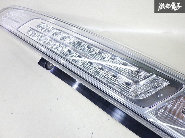 日産 純正 C26 セレナ ハイウェイスター 前期 LED テールライト テールランプ テール 右 右側 運転席 KOITO 220-23438 即納_画像3