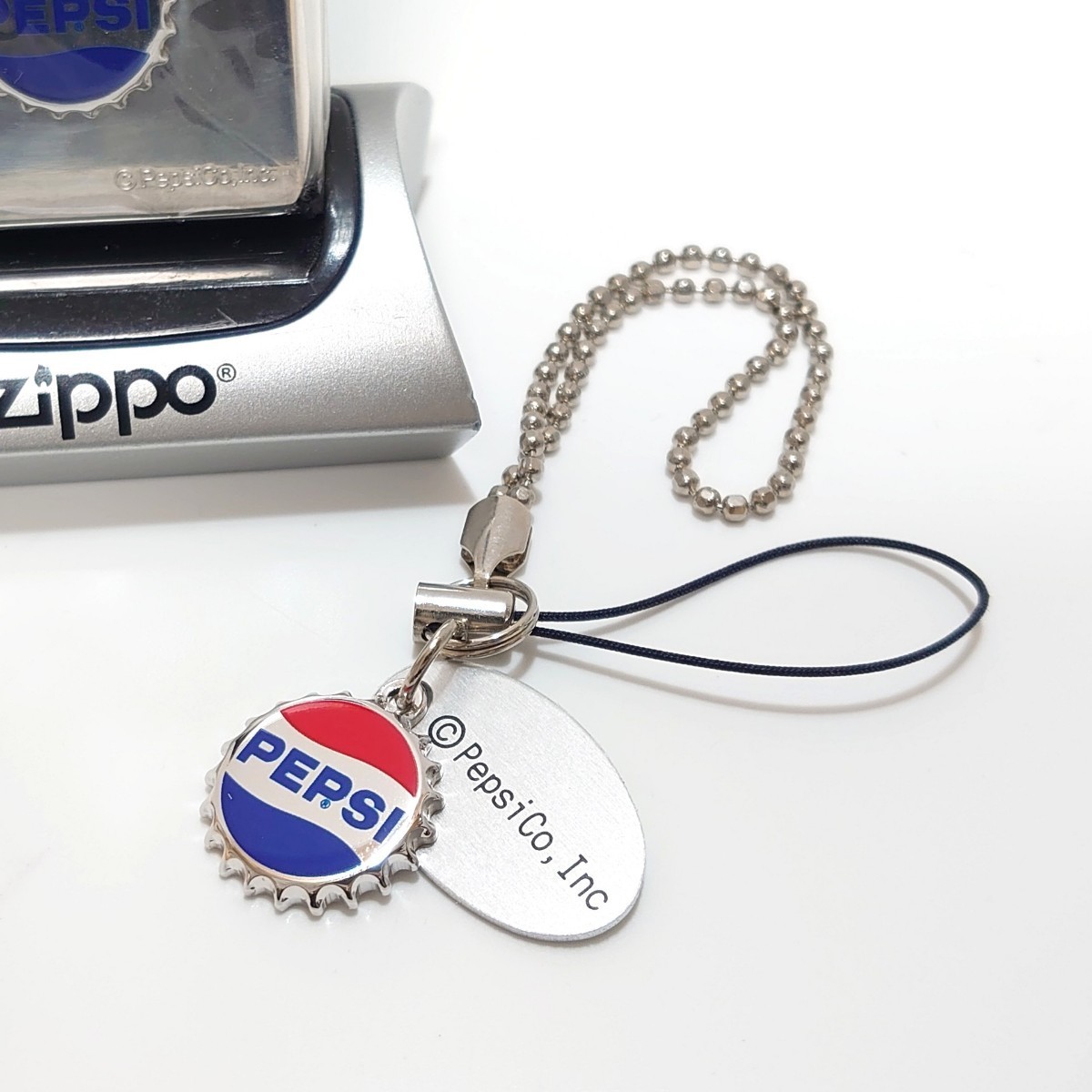 未使用 未開封 ZIPPO ジッポ ジッポー 特別限定品 PEPSI ペプシ コーラ シリアル 王冠 立体メタル ストラップ シルバー 銀張り仕上 2002 箱_画像5