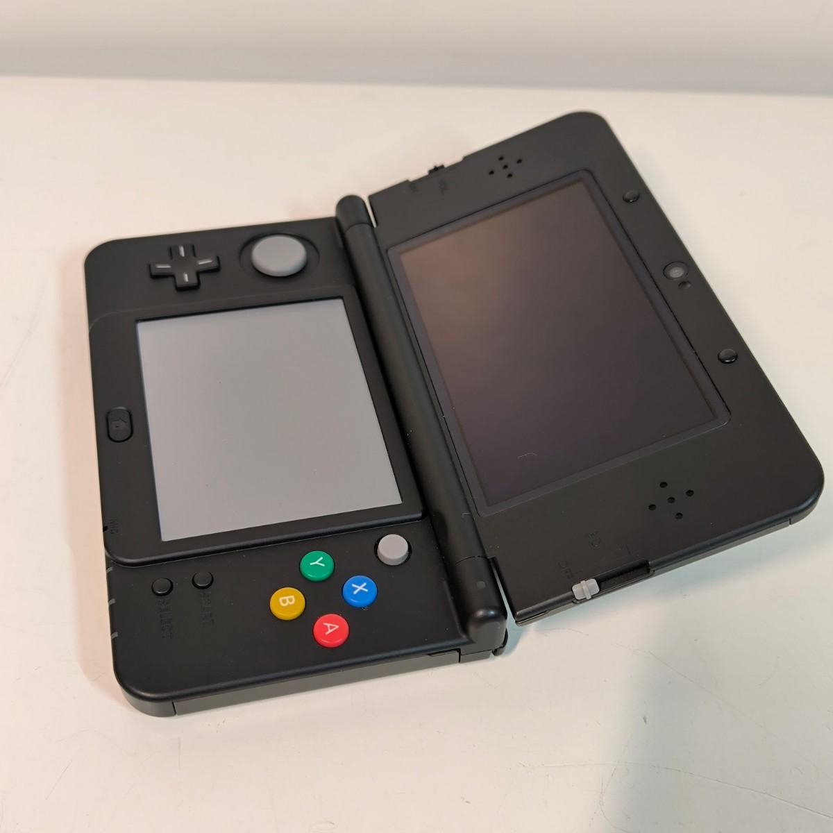 【送料無料】New Nintendo 3DS 本体 ブラック　動作確認済み　ニンテンドー