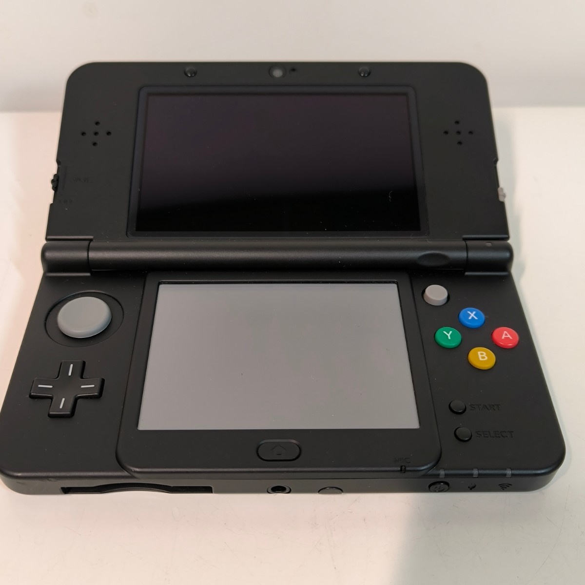 【送料無料】New Nintendo 3DS 本体 ブラック　動作確認済み　ニンテンドー