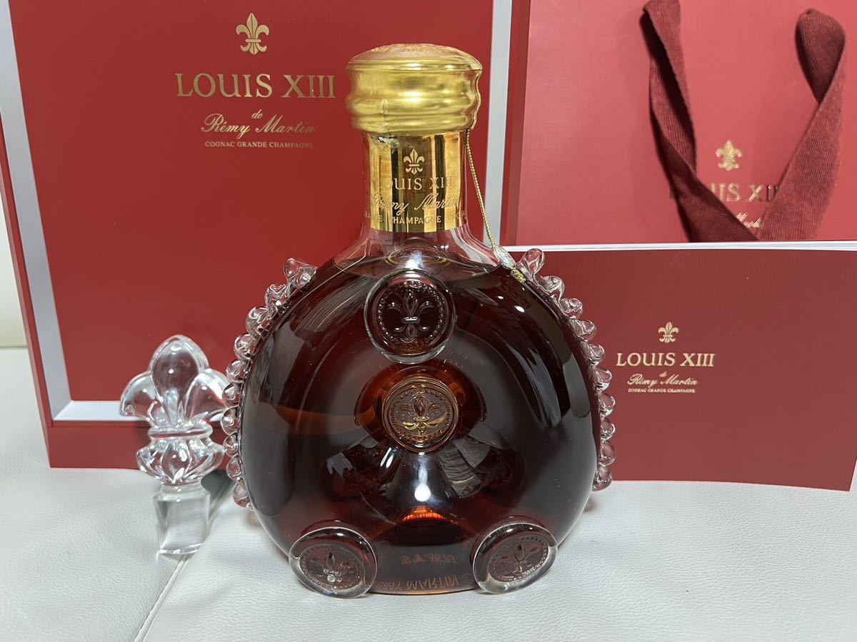 REMY MARTIN レミーマルタンルイ13世 バカラ クリスタルボトル　替栓・冊子・鏡面化粧箱・専用袋付き！未開封　正規輸入品_画像2