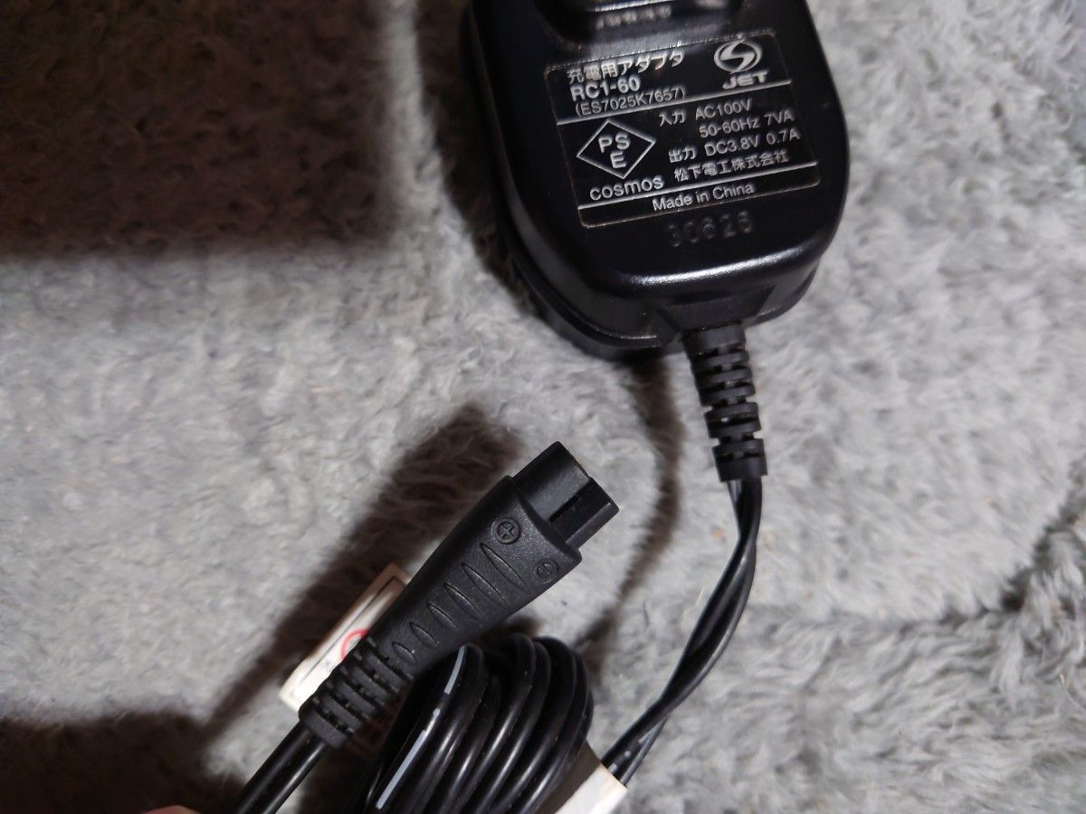 ES7023パナソニック メンズシェーバーの充電コードになります。