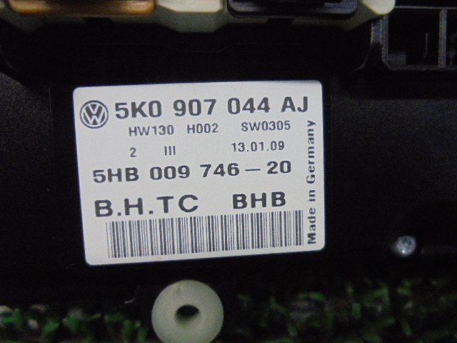 3FA6553 KD5左)) フォルクスワーゲン ゴルフ ABA-1KCAX 2009年 TSIコンフォートライン 純正 エアコンスイッチパネル　5K0907044AJ_画像2