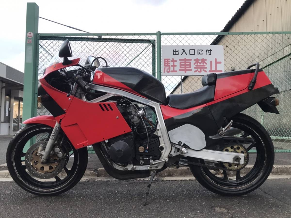 スズキ　GSX-R750　GR71F　19181㎞　エンジン実働　750㏄　S60年登録 書類あり 大阪より 売り切り　旧車　希少車_画像3