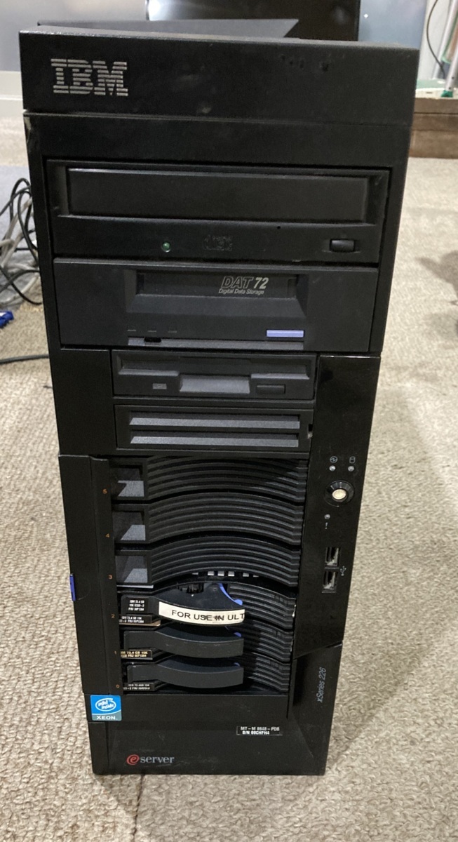 # O # IBM タワー型 サーバー ｘSeries 226 8648 PDB Intel XEON メモリ 1GB HDD 無し #O-220305