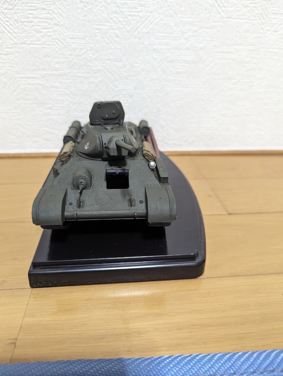 【ケース付き】 戦車　軍用車両　プラモデル 完成品　ソビエト戦車　T34/76 1942年式　1/35スケール_画像2