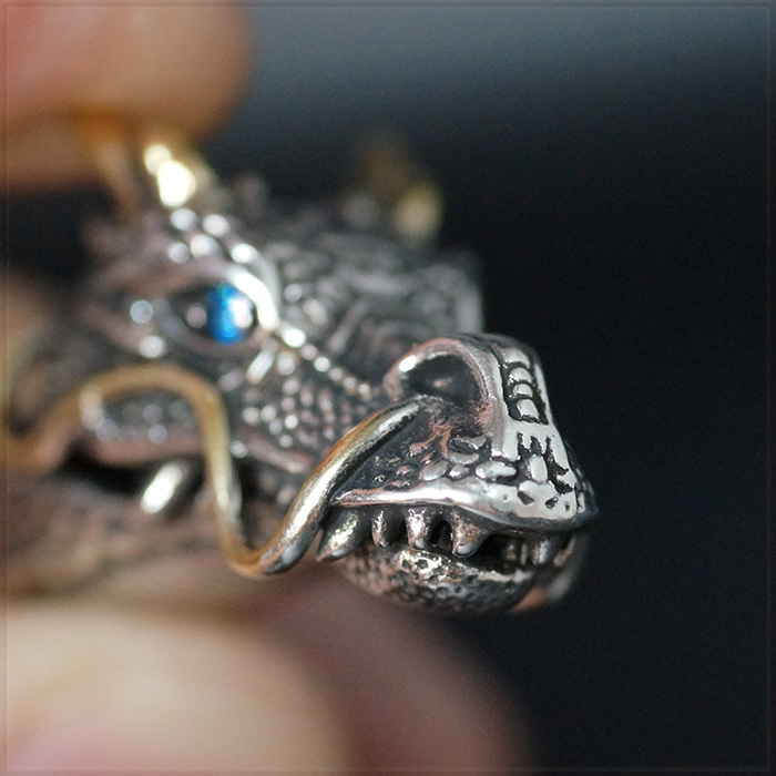 [BRACELET] 3D ドラゴン ヴィンテージ シルバー 金のヒゲと角 青い宝石の目 リアル 龍 デザイン ブレスレット 22cm (95g)の画像9