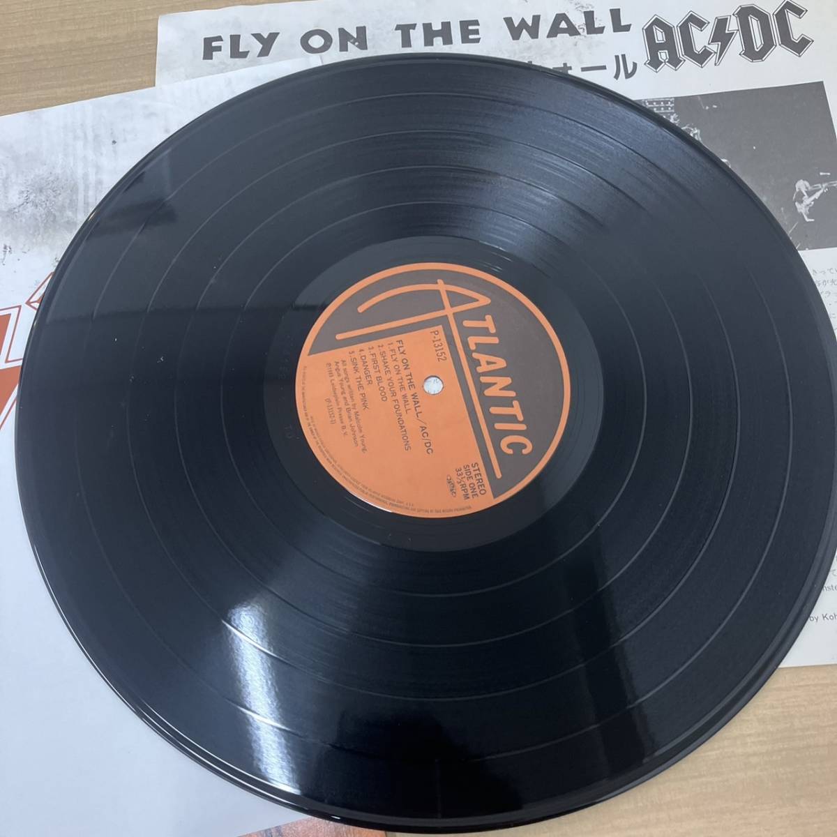 ●【売り切り】AC/DC 帯有　LP盤　FLY ON THE WALL/フライ・オン・ザ・ウォール P13152 　レコード　ソノシート【帯付】_画像8