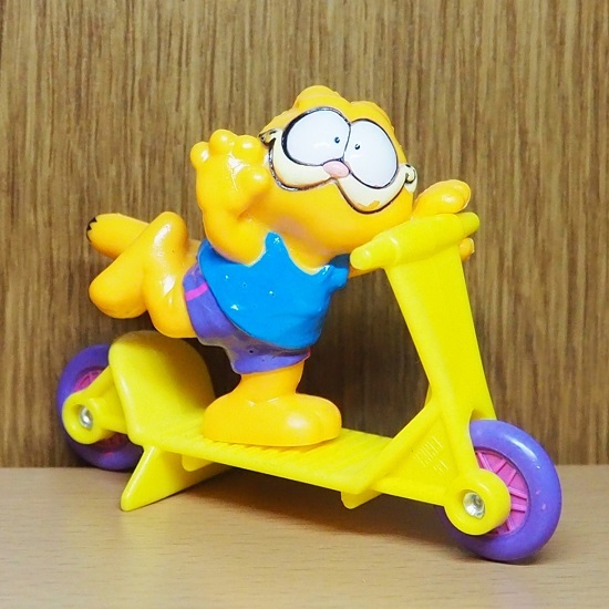 ガーフィールド　フィギュア　PVC　キックボード　Garfield 　アメトイ　アメリカ　キャラクター　ネコ