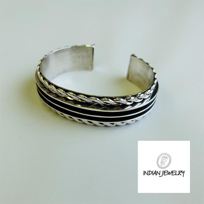 NAVAJO ナバホ トムホーク 9ライン シルバーバングル - アクセサリー NAVAJO ナバホ トムホーク 9ライン シルバーバングル - アクセサリー