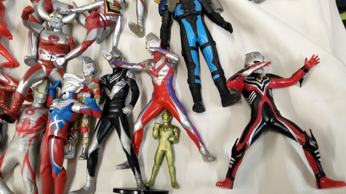 SET【中古】ウルトラマンフィギュアまとめ売り 121点 ティガ エースロボット タロウ レオ 一番くじウルトラセブンジオラマ【現状品】_画像10